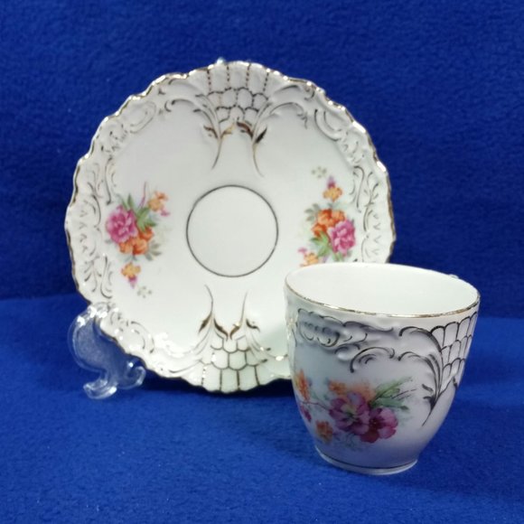 Vintage Floral and Gold Demitasse Cup and Saucer Set Unmarked AS IS - Picture 2 of 10